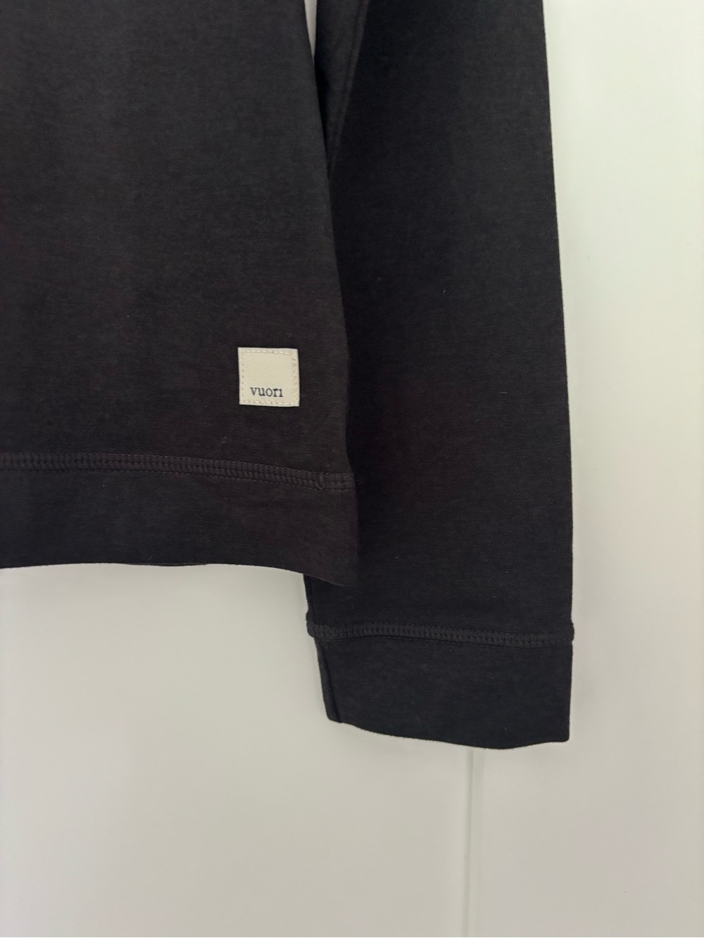 Vuori Black Halo Essential Half‑Zip - Picture 8 of 10